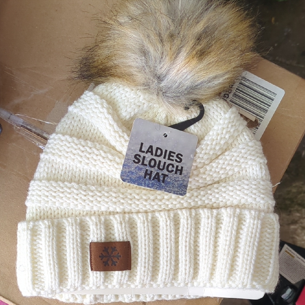 Women's Cream Pom-Pom Beanie